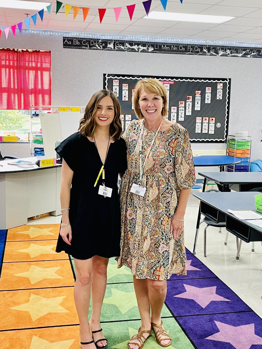 tayloragnewK's tweet photo. Open House Year 6! New school, new room, and new kiddos to love on. We will move mountains this year! 💙⛰️
#AESpride https://t.co/MLzI4B5vNF