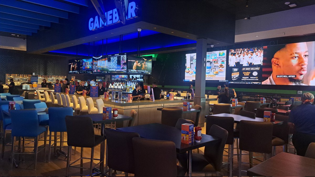 DaveNBusters515's tweet photo. Grand Opening party tonight at 6pm!!! Come see @KXnODrive in person and get your play on!!! The games are waiting!!! #FunFriday https://t.co/5kLD6qiU30