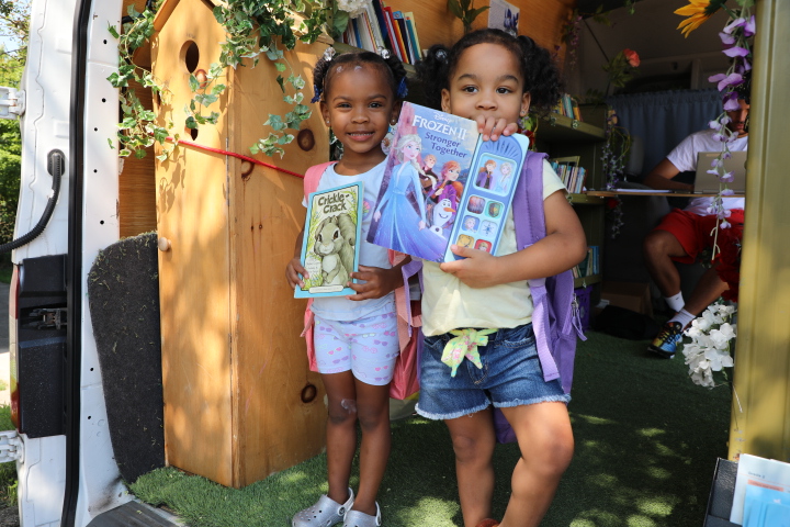 ibxfdn's tweet image. The tour provides students and families with the resources and services they need for a successful and healthy school year, including school supplies, required childhood immunizations, and dental and vision screenings. #SDPBusTour