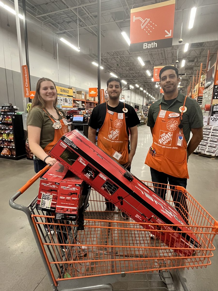 Keeping shrink mitigation in the forefront we’re doing D28 shrink awareness carts all week. New cashiers same goals!@zeeepee