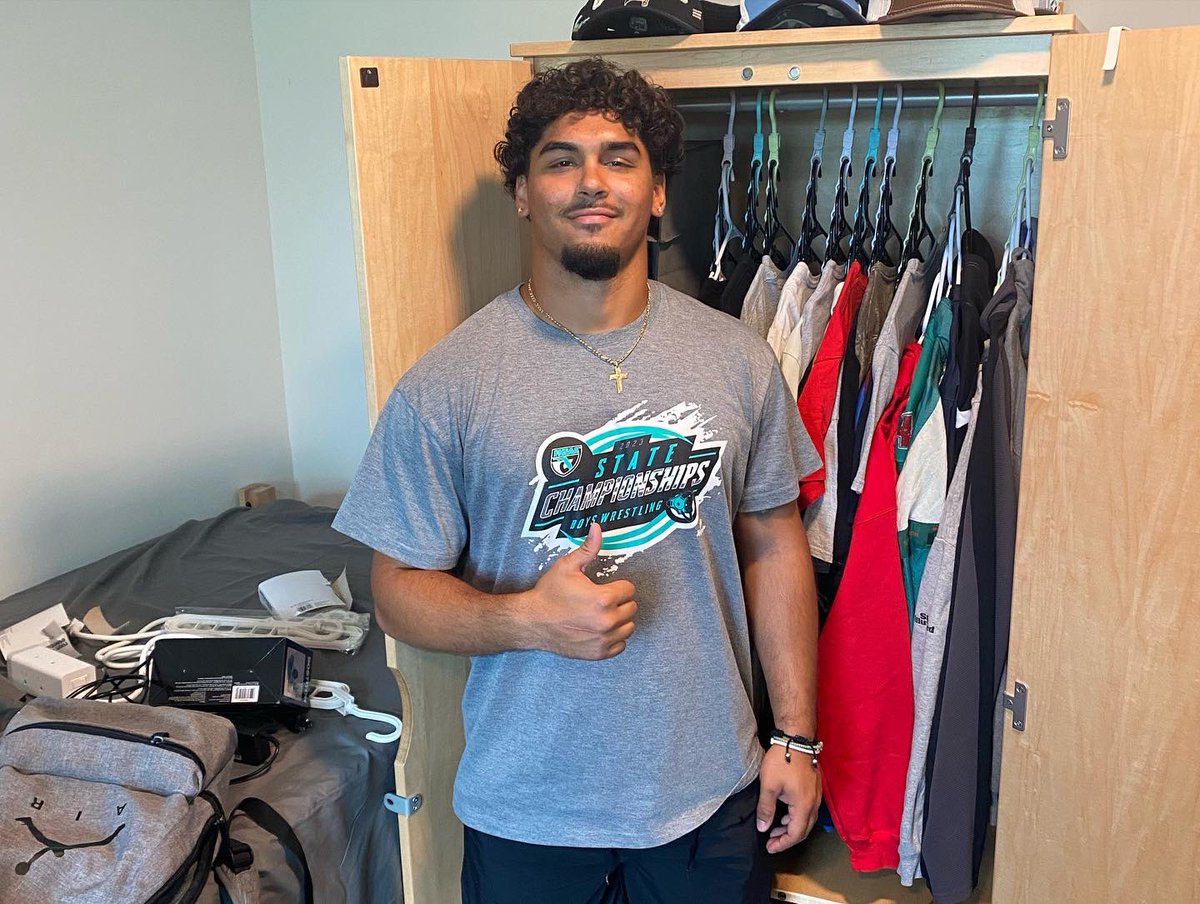 principalRVann's tweet image. Move in day for @tristanvann7 he’s officially a @KeiserFootball Seahawk!  He’s built for this!  #Seahawkfast #Prouddad