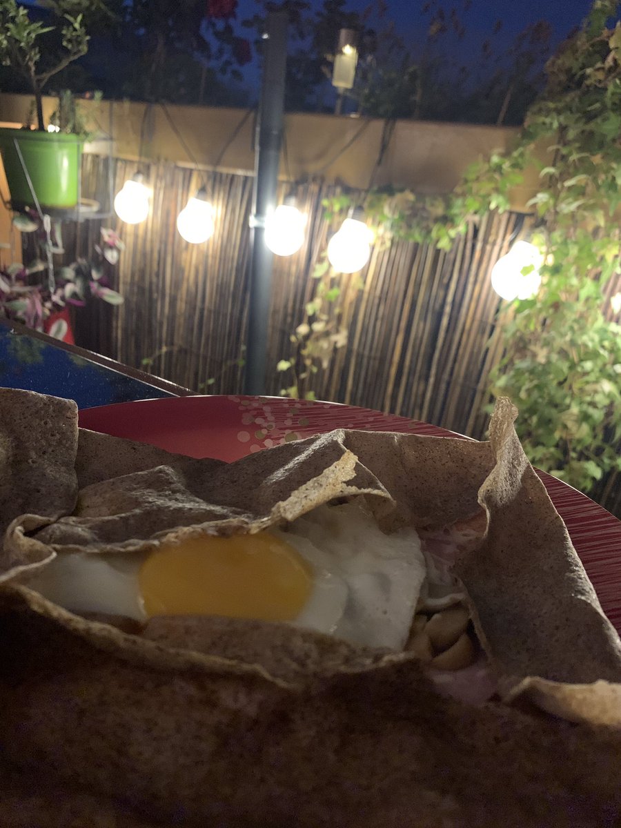 Quand t’as un élève trop attentionné et qui plus est breton ! 😋🥞
1000 merci <a href="/SebChouba/">Seb</a> 🤗
#Breizh #bretagne #cestboncommelabas #galettes