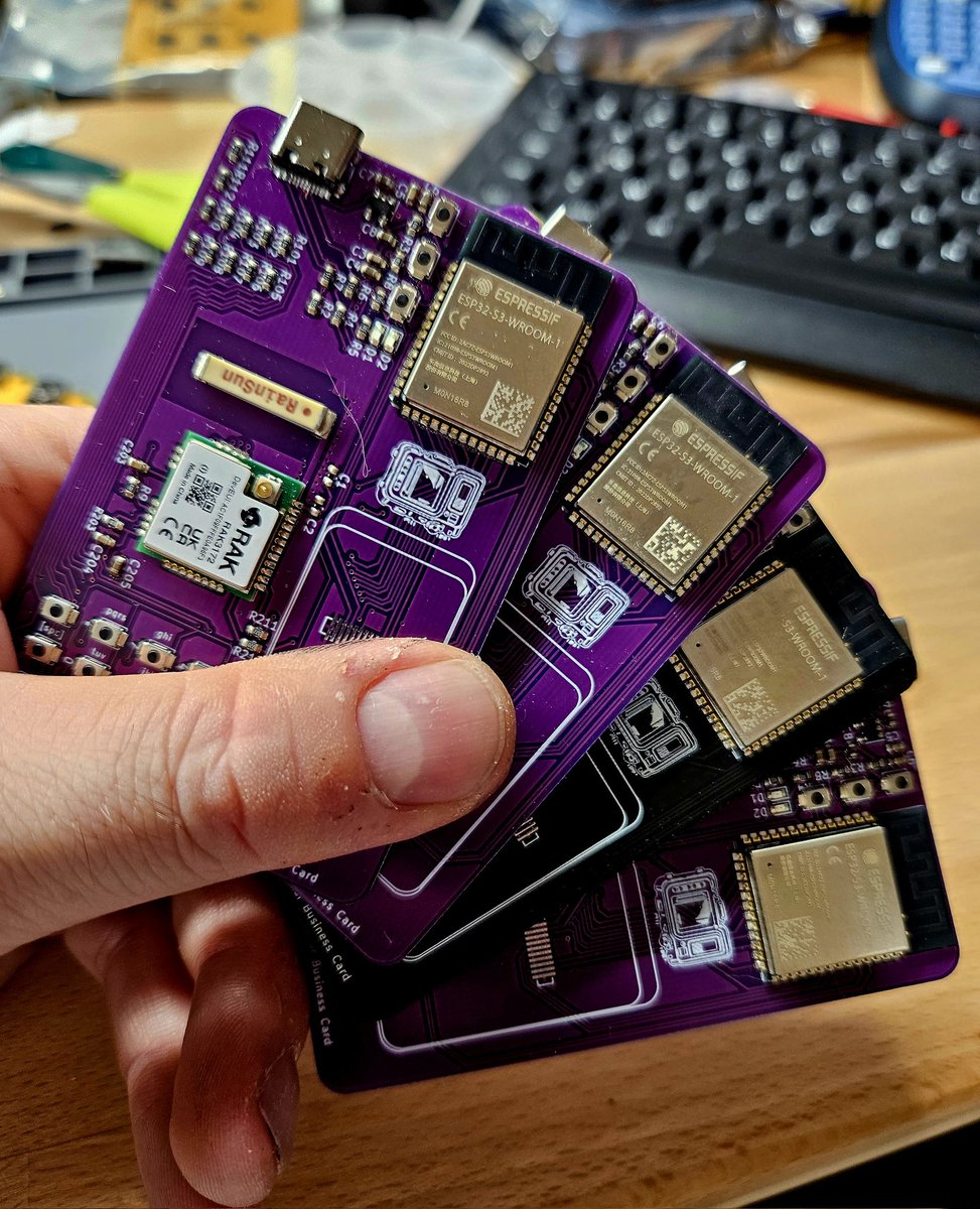 sulfuroid's tweet photo. What if you would offer a customized business card to your customers/employees for xmas 2023. It is a long range offgrid txt messenger,it is a tetris,it is a display to advertize your news, it is remote, it is a bitcoin miner ... @morpheans @RAKwireless @rakwirelessyu @Kongduino https://t.co/lImJnWzov8