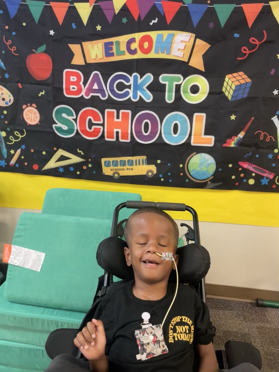 lysa2badd's tweet photo. My son fought for his life the end of kindergarten year &amp; to see him attend back to school open house for 1ST GRADE was an amazing feeling! Cant wait to see him strive this school year! 🎉🥹💪🏽✨🍎 https://t.co/IwzYIiaWcy