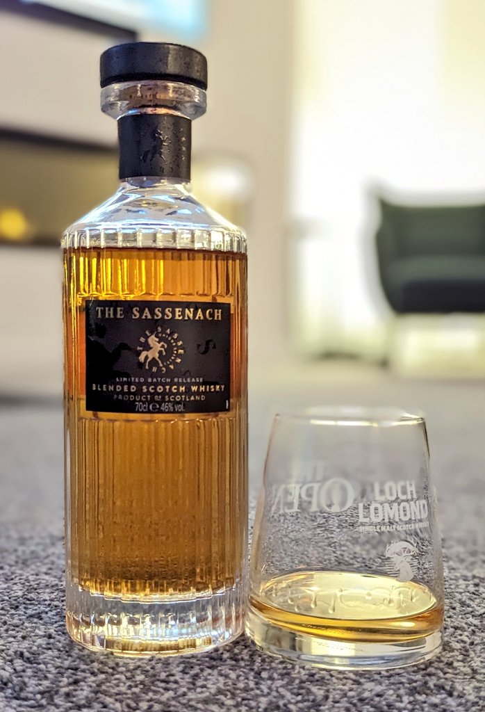 WhiskyWings's tweet photo. Celebrity whisky showdown to come. I picked up the @SassenachSpirit by @LochLomondMalts @SamHeughan earlier today.
We will put this head to head with @Coachbuilt_w by @JensonButton on @HonestToAMalt soon.
#whisky
🥃🎧🙌🏻 https://t.co/vabUeJIX4N