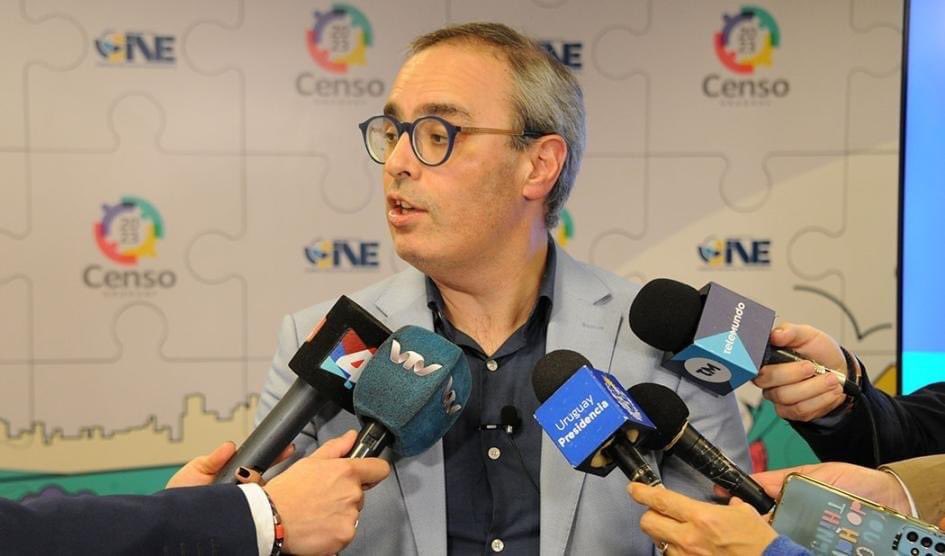 CX146's tweet photo. INE lleva relevado el 90% del trabajo de campo del Censo 2023

Cerca de 1.500.000 domicilios ya fueron visitados, 1.100.000 hogares censados, y el 55% se realizó de forma digital, informó el director del Instituto Nacional de Estadística (INE), Diego Aboal, acerca del progreso en el Censo 2023. Al respecto, señaló que se avanzó el 90% en el trabajo de campo y se continuará con el relevamiento en zonas rurales, asentamientos y personas en situación de calle.