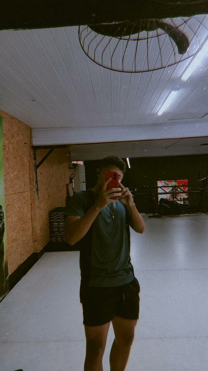 OBS: tempos diferentes celulares diferentes kkkk,como eu tenho dificuldade pra ganhar peso e sair dos 61 para 82kg foi uma etapa muito difícil 🥵, só na base da creatina para paga ganha força é um pouquinho de músculos rsrs🥵🥰😊 meta chegar aos 85kg ainda esse ano rsrs bora bora