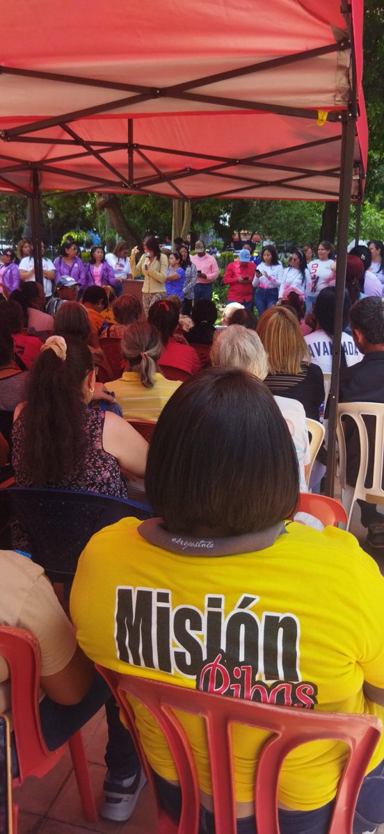 misionribasarag's tweet photo. Acompañamos a la Gob. @Soykarinacarpio a dar inicio al Plan Vacacional Con Aroma de Mujer 2023 dirigido por la Coord. Reg. del @InstitutoMujerA @gladys21edw junto a la Mgtrda. @fannymarquezc y la Dra. @DraShirleySalud 
#MaduroInvencible
@NicolasMaduro 
@_LaAvanzadora 
@PoetaLaya https://t.co/VPDhK4YWDp