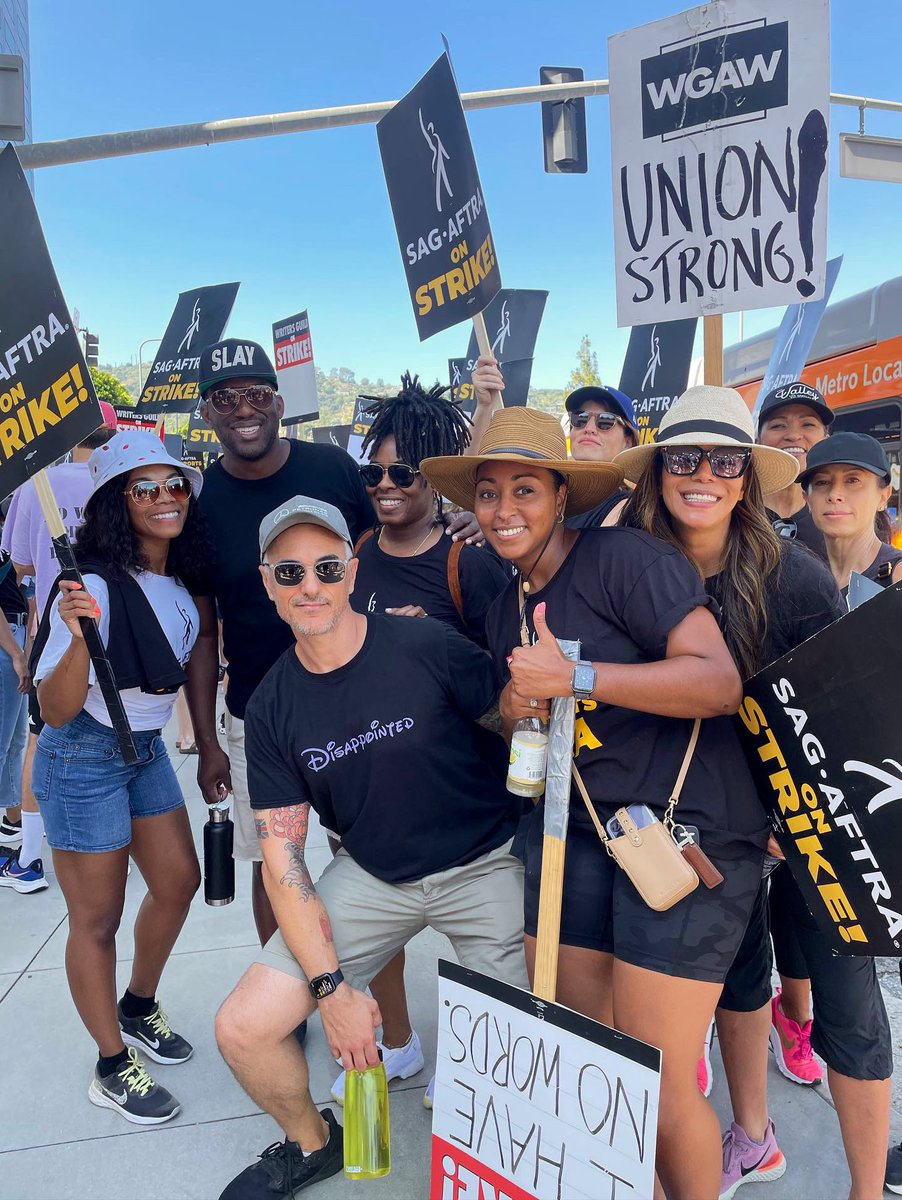 eebbonyy's tweet photo. We’re all in this together! #WGAStrike #WGAStrong #DoTheWriteThing #PencilsDown #SAGAFTRAstrike #SAGAFTRAstrong #IATSE #UnionStrong #UnionPower #WeKnowHowThisEnds https://t.co/wK8RMqGt0V