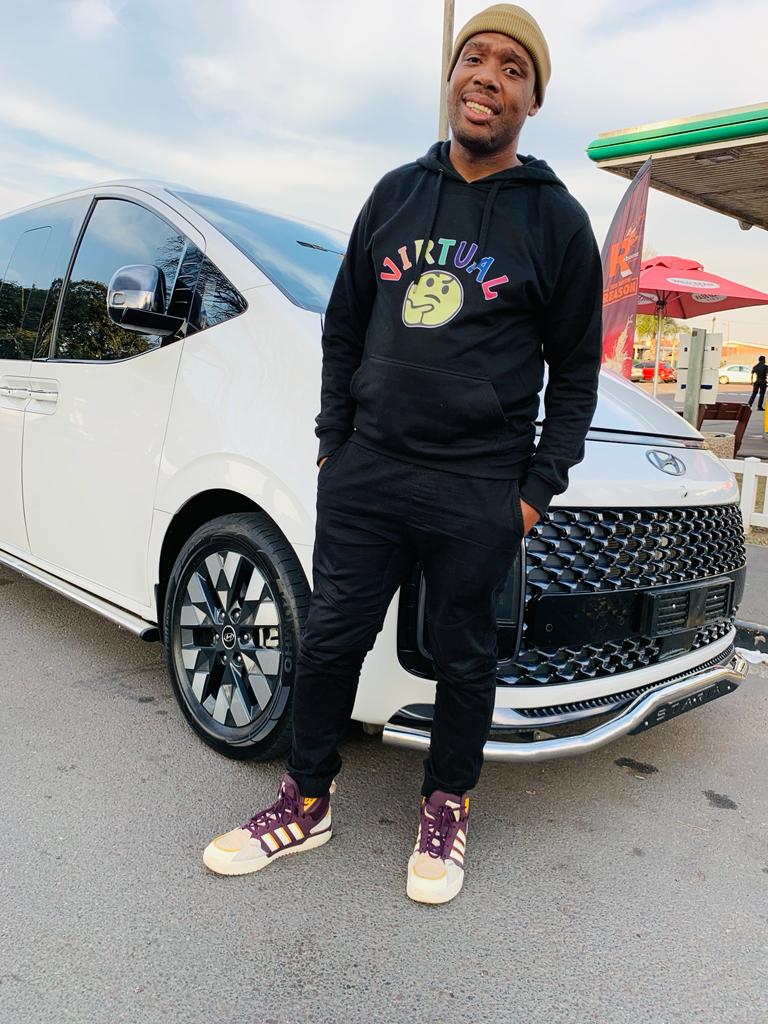 mduduz_khumal0's tweet photo. Impilo iyangcengwa bafwethu coz it's not perfect, but we must be thankful for what we have. Some day it will get better 🤔#FTVOMT #TheVirtual https://t.co/zENXrckLXJ