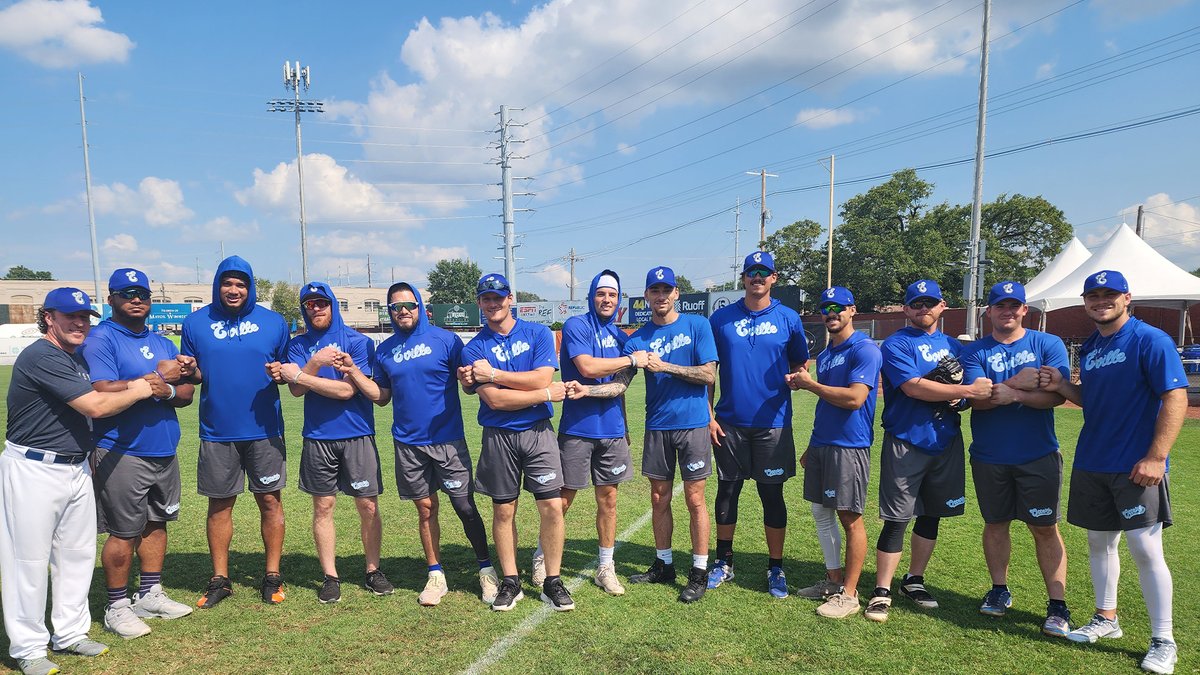 EvilleOtters's tweet photo. The Otters stand with @SlangsOnSports and everyone fighting against ALS. Today and everyday, its #FistBumps4ALS as we all continue the search for a cure.
More info: https://t.co/RC1z61dYv7
๐ #LetsGoSarah x #LetsGoOtters ๐ฆฆ https://t.co/Z79CVBKkX4