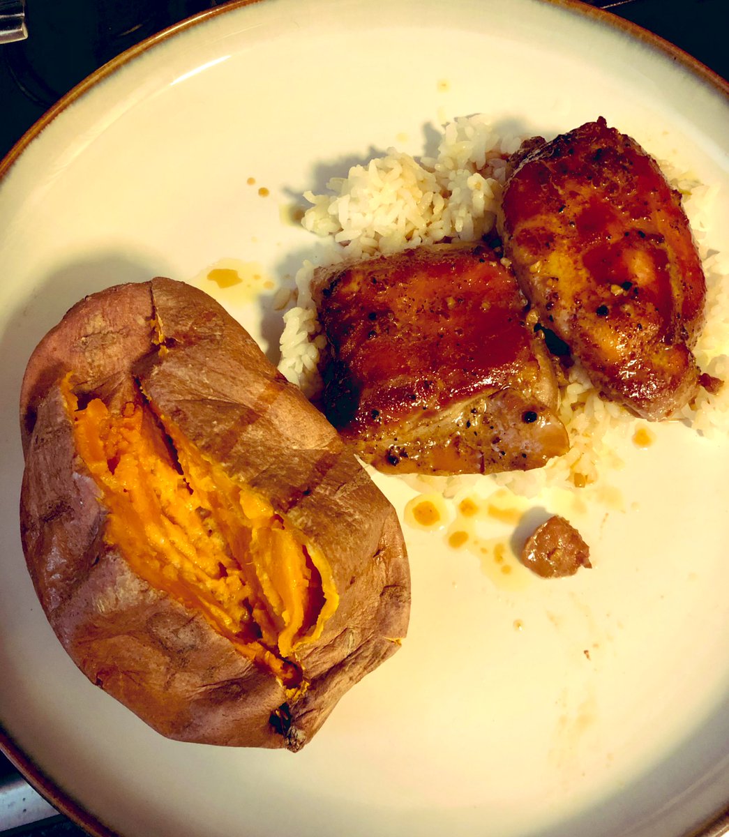 LeighTobes's tweet photo. Buby’s lunch… #Friday #familymeal🍽️ Teryaki chicken thighs o/ rice🍚 w/ sweet potato🍠. #winnerwinnerchicken #lunch💚 https://t.co/genuRpHAuy