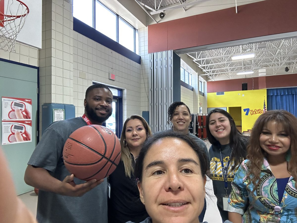 hurtadom2's tweet photo. 1st grade shooting hoops with a coach @ReesStars #lifeofastar2023 https://t.co/MO1k0IssKr