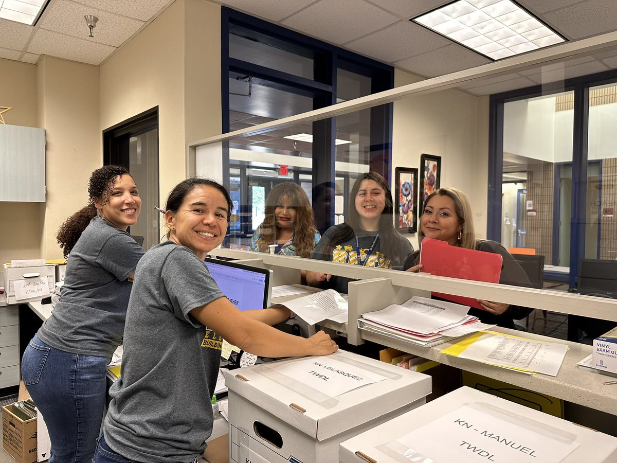 hurtadom2's tweet photo. 1st grade pretending to register a student @ReesStars #lifeofastar2023 https://t.co/QED3lbNooJ