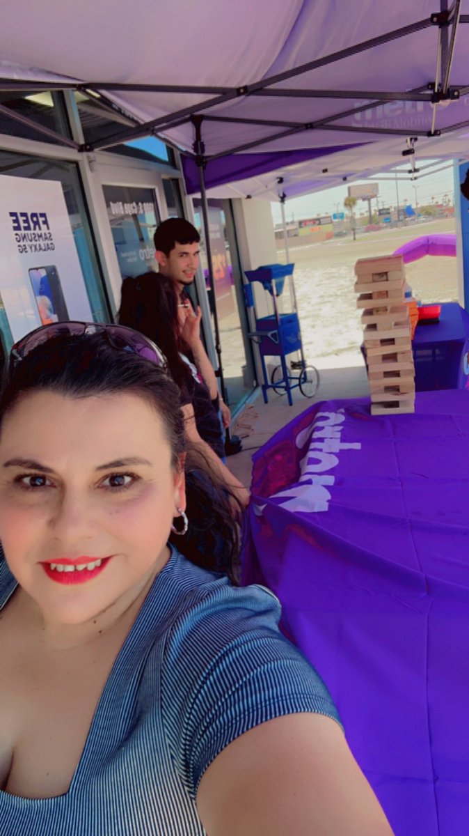 Cynthia87575389's tweet photo. Another great Back to school event for all our amazing customers at Metro. T Tmobile @purely_wireless https://t.co/RbGvr0hHcg