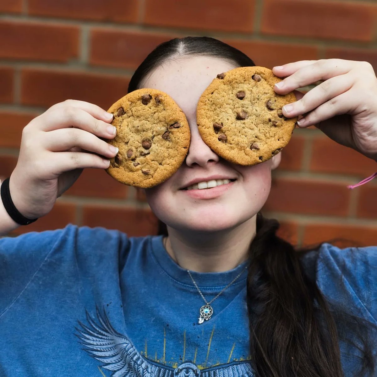🍪🎉 Eyes on the Cookies: it's National Chocolate Chip Cookie Day! 🎉🍪

Celebrating #nationalchocolatechipcookieday with my all-time favourite treat... you guessed it: chocolate chip cookies! 🍪✨

Who needs regular eyes when you can have eyes as sweet as chocolate chips? 😂👀