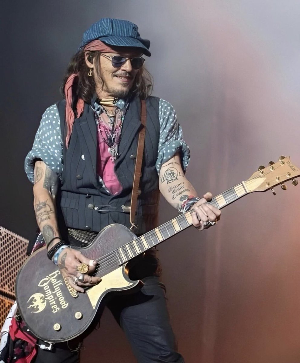 luhvsdepp's tweet photo. these ones just speak to me! DONT EVEN HE SLAYS ANYTHING… three of those he has the iconic black leather vest, the pink shirt just POPS 🤭🩷 https://t.co/x8NTCE2nQi