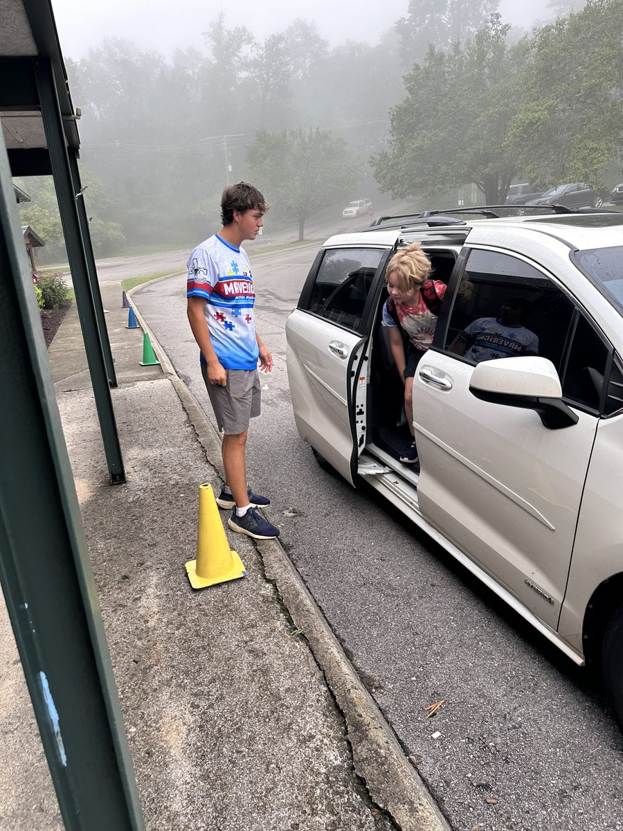ACHSMAVBaseball's tweet photo. Glad our guys could help out at Norris Elementary opening car doors this morning! #OneAC https://t.co/aA0h2G3NY5