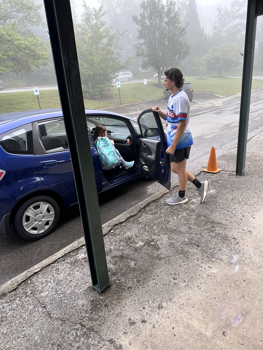 ACHSMAVBaseball's tweet photo. Glad our guys could help out at Norris Elementary opening car doors this morning! #OneAC https://t.co/aA0h2G3NY5