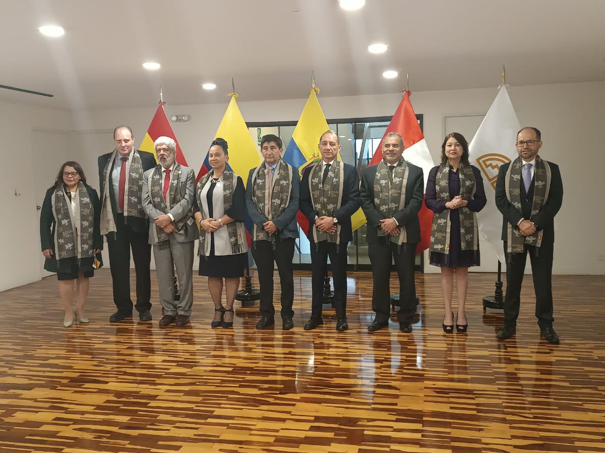 CancilleriaEc's tweet photo. El vicecanciller Carlos Larrea, participó en la Reunión Ampliada con la Comisión de la Comunidad Andina en la cual se realizó el traspaso de la Presidencia Pro Tempore del organismo andino de Perú a Bolivia; ratificando el fortalecimiento de la cooperación e integración regional. https://t.co/RBWGGUkUC8
