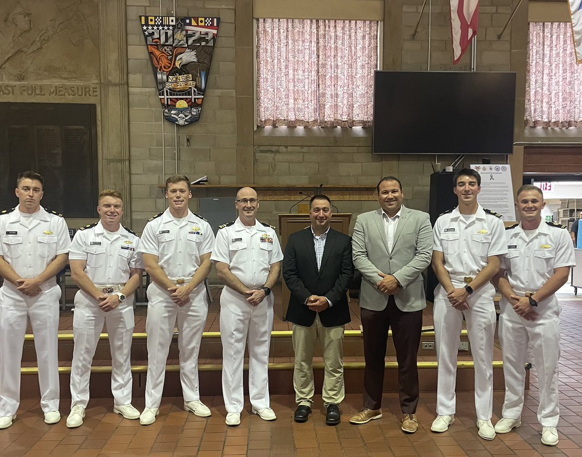 USMMA_Baseball's tweet photo. First Command Inspection of the New School Year! We had a great contingency of our coaching staff and players partaking in the process. We are all about building leaders here and it starts today. #LeadershipLaboratory #ExcellenceInAthletics https://t.co/IF6DS1YgEN