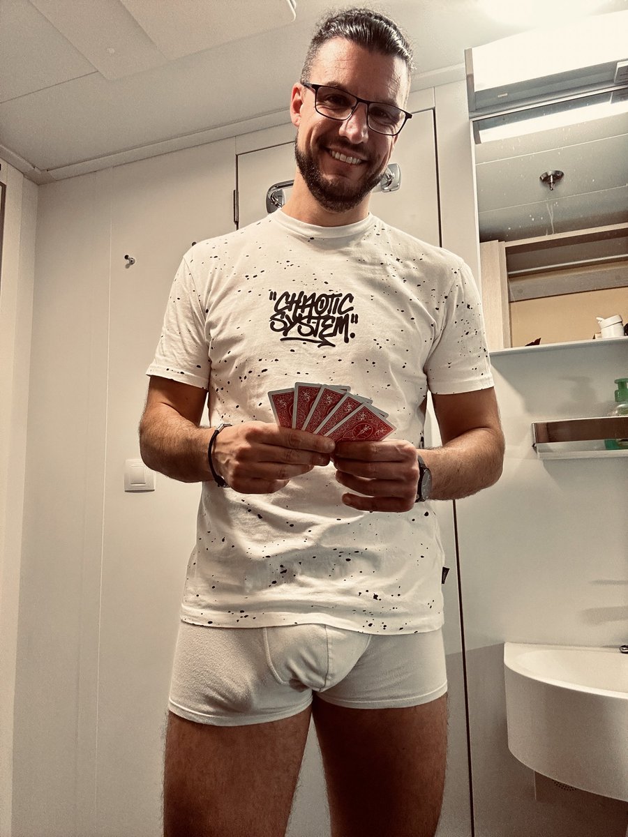 nudeyolo's tweet photo. Strip Poker Session ♦️
I guess I lost the 1st round 😁😅
#strippoker #poker #eros #games #erogames #erotic https://t.co/BIxufSElps