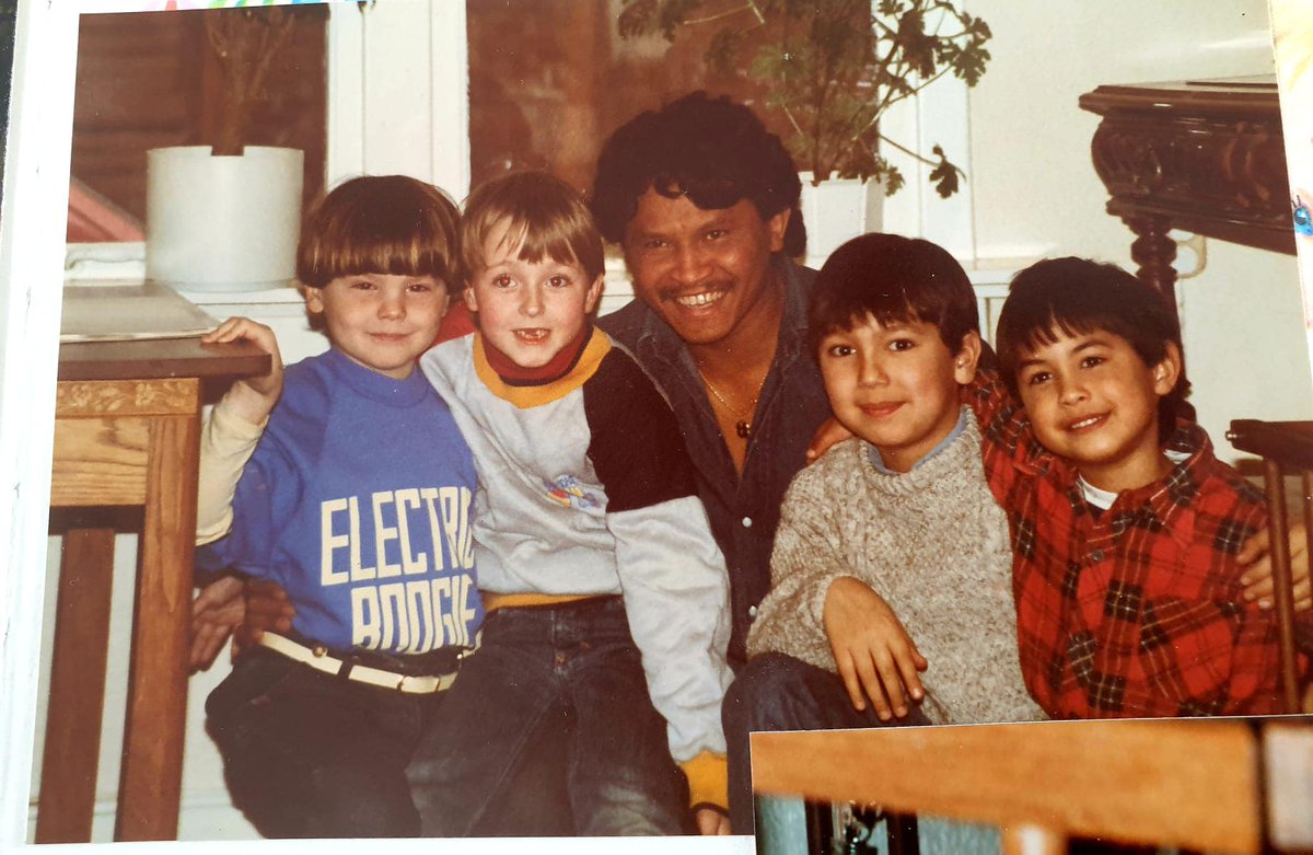 raymondstolp's tweet photo. @jilldjones Recognize anyone? Hint: there's a Dutch super Jill Jones fan in the making among the cousins and uncle here 😊🙌 https://t.co/MYq8txDMVS