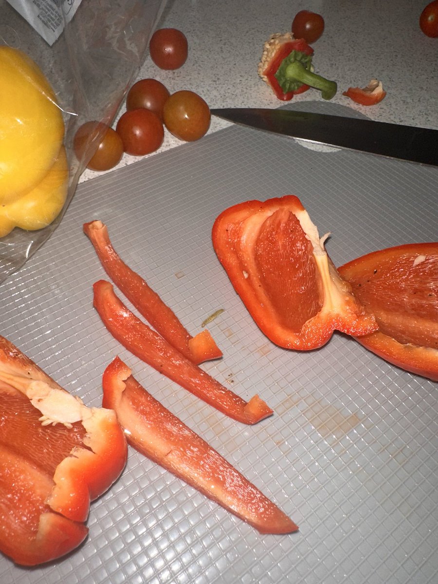 JadePetry's tweet photo. Eewwwwww @sainsburys found a maggot in my pepper 🤢 prepping for a kids party I feel sick https://t.co/tMBoU6GUsc