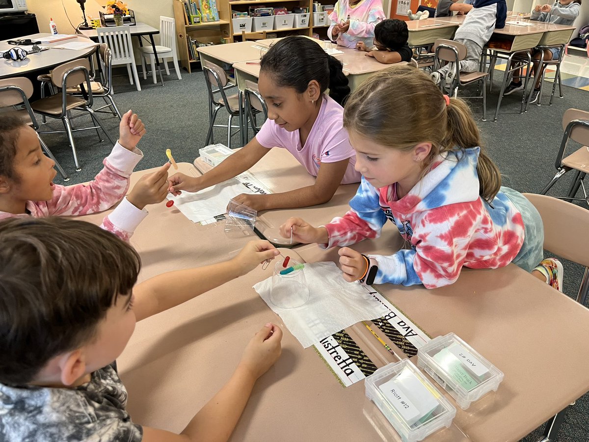 J_will201's tweet photo. First week of school Table Collages and Saving Sam activities were so fun!! 🍎🤓@BanksRoadES #magicmakers https://t.co/rkdTH1o4Zq