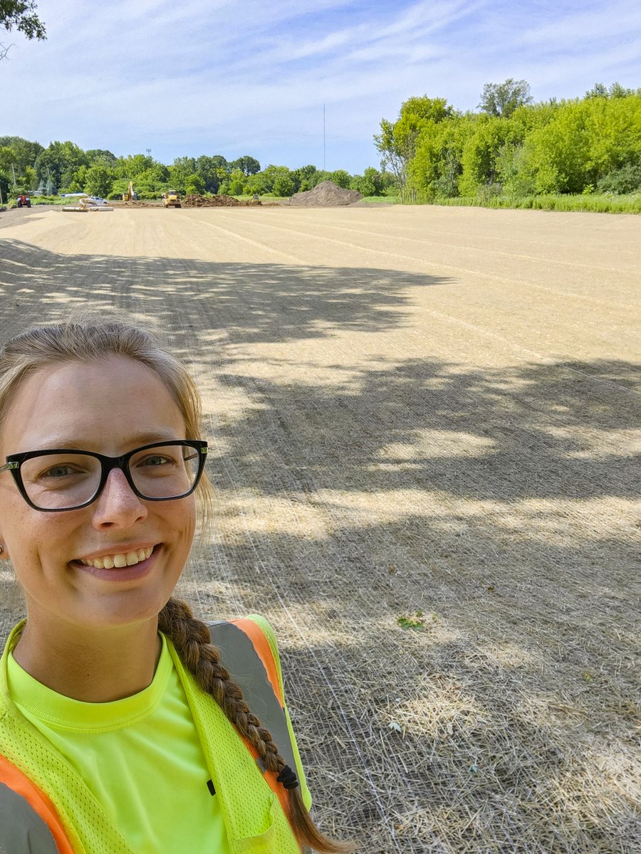 RuekertMielke's tweet photo. Our field crew is out in the City of Pewaukee on this #InTheFieldFriday. This project is designed to improve drainage in residential neighborhoods by creating a large pond to hold stormwater. #MakeCommunityPossible https://t.co/BzLIYif9RF