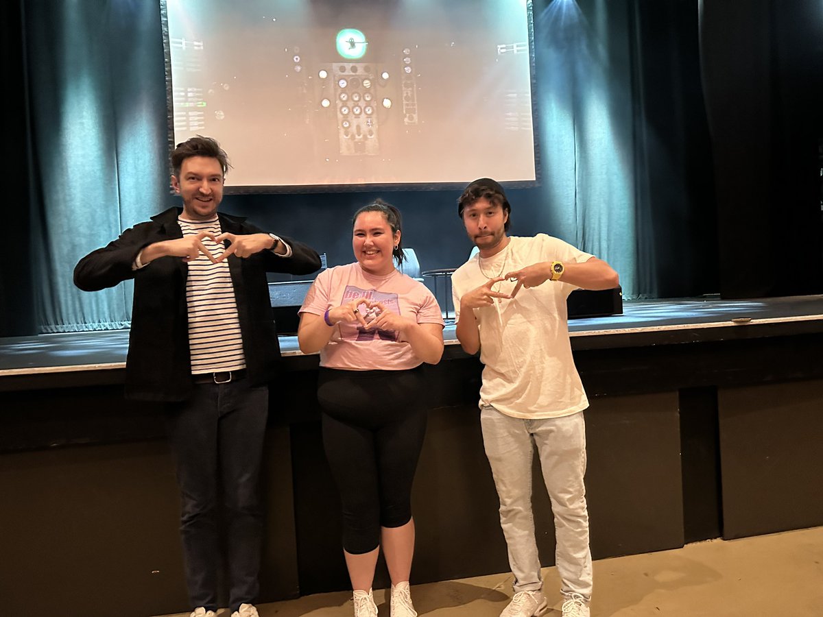 selenasummer16's tweet photo. I love doing meet and greets and getting them to do the gen z finger heart 😩🫶🏼 #ghostfiles #watcherweekly https://t.co/oFdxQupEvf
