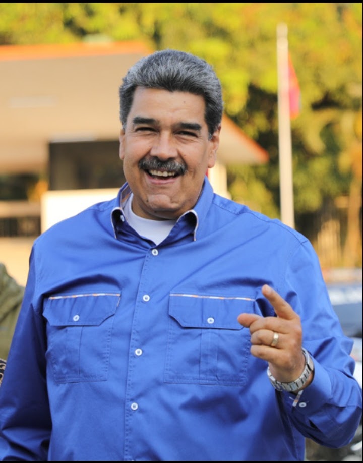 #MaduroInvencible 
#MaduroTieneUnBeta 
#MaduroSíVa 

Somos Pueblo..!!