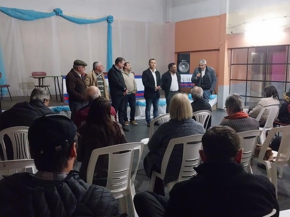 CX146's tweet photo. "Cabildo Abierto tiene terreno fértil para seguir creciendo"

Dialogamos con el senador Guido Manini Rios en su llegada a la ciudad de Carmelo.
La unión de la Coalición de gobierno, los matices entre los socios y el plebiscito sobre los deudores.
El lunes compartimos la nota en la mañana de El Contestador y el informativo del canal local.