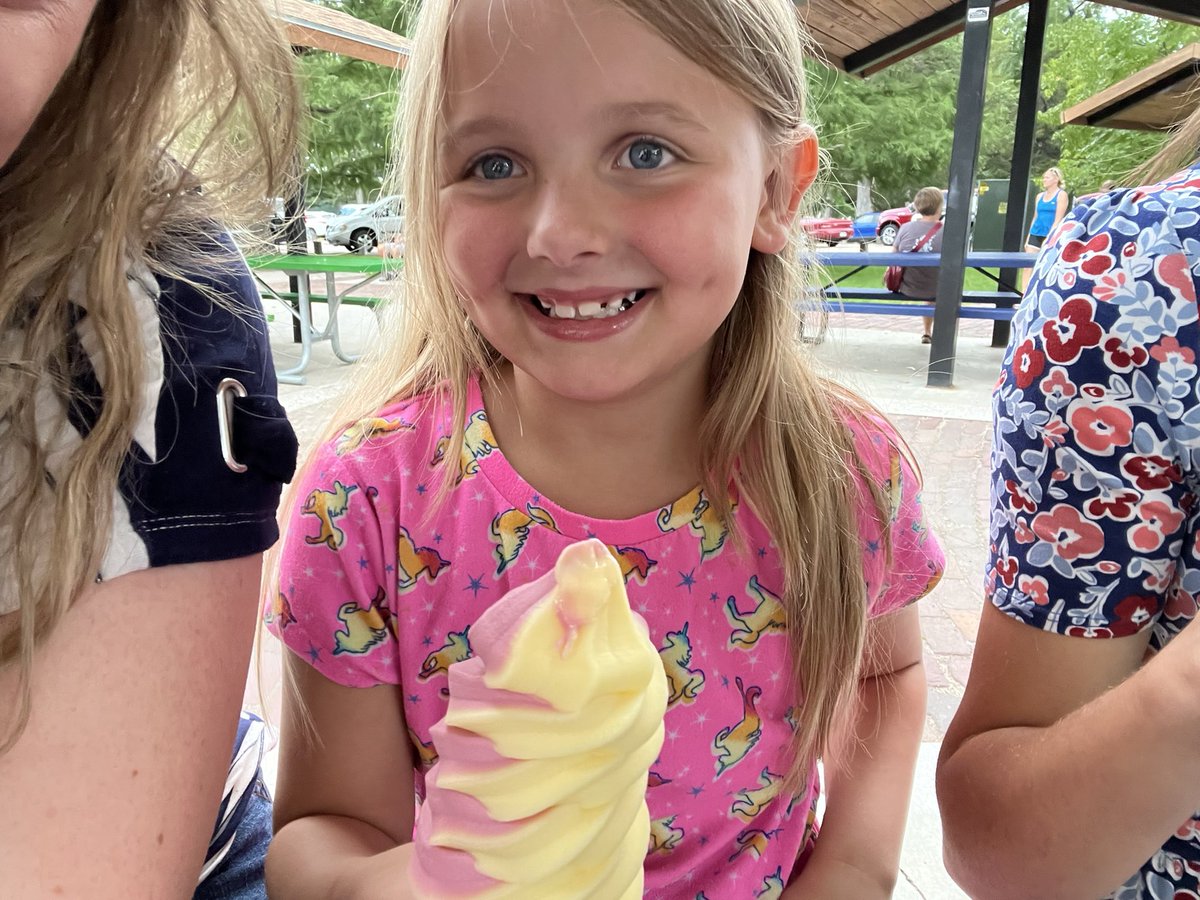 HSRee084's tweet photo. Meyah and I took one of our #83C bus girlies out for ice cream and a carousel ride! She earned the ice cream by sitting still in church for four weeks! 👏🏻🙌🏻 I love spending time with my bus kids! #BusMinistry #ItsAlmostSunday https://t.co/fyl0RWQ8z2