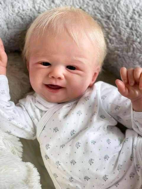 Latinize_'s tweet photo. 19 inches (48cm) similar newborn baby size This beautiful baby is 
Made of soft Ecoflex 20 Platinum-cure silicone.
Body poured in one piece. No seam lines.
Mouth opens and takes regular pacifier
Weight 7 lbs 2 oz.each
Please pm me if you're interested ❤️❤️❤️ @Latinize_ https://t.co/91tmasTiwd