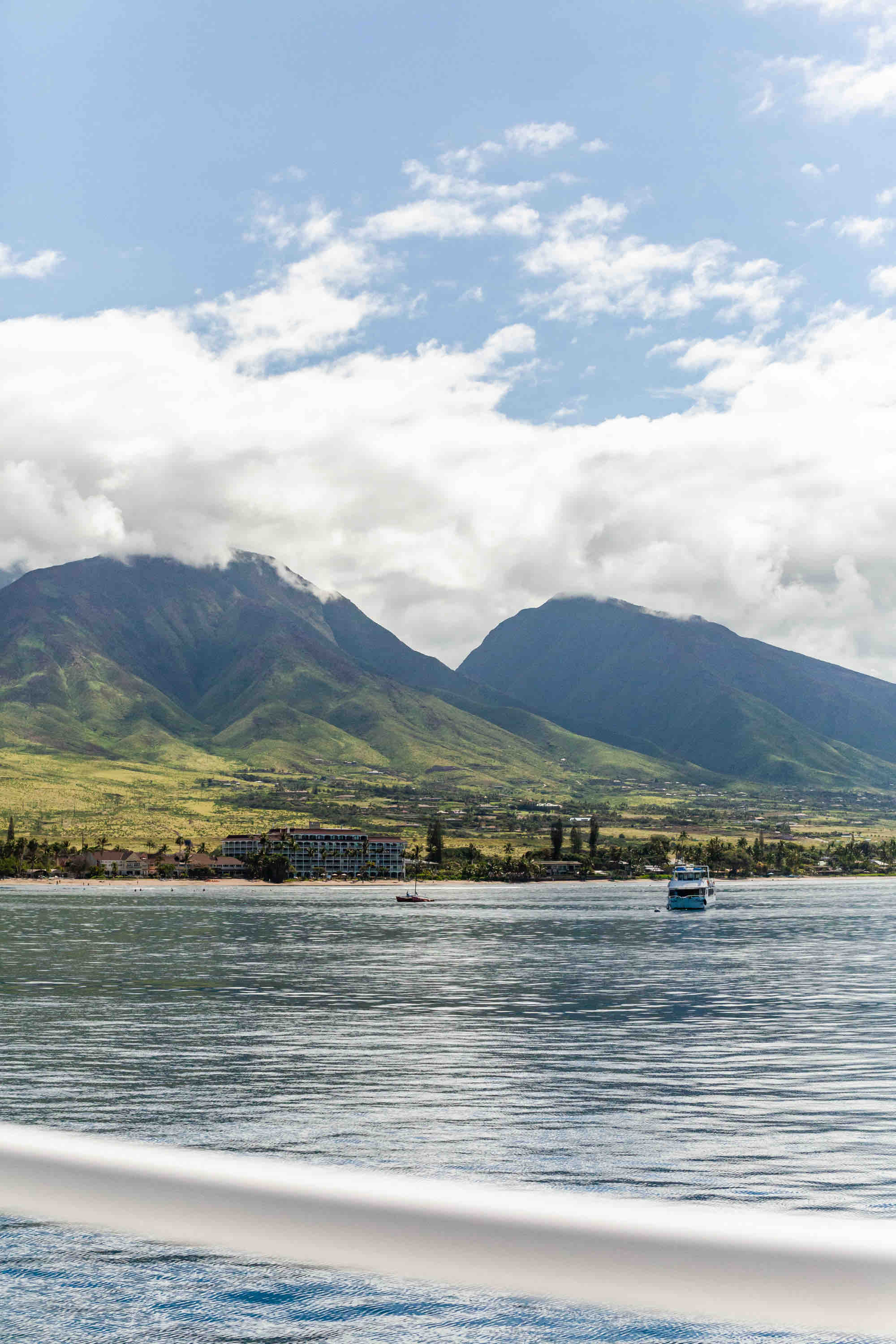 United dive after Maui departure adds to list of industry close