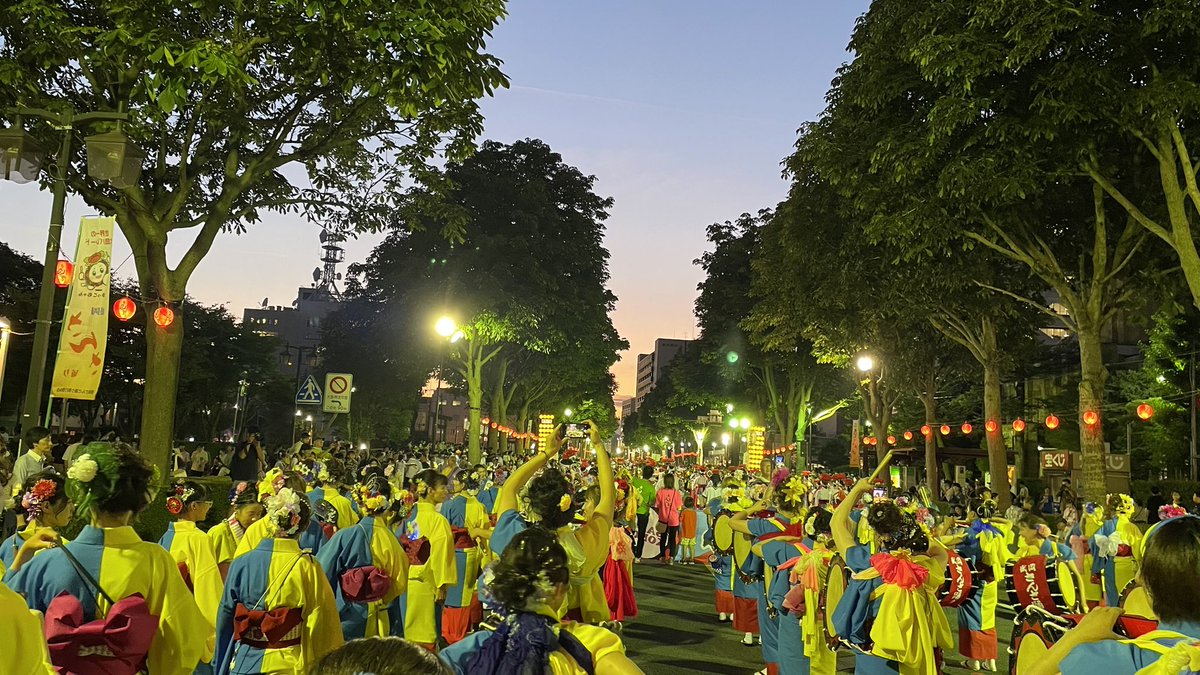 今年もさんさに出ましたー✨

#さんさ好み #さんさ踊り #盛岡さんさ #幸呼来 #かけ声のサッコラーチョイワヤッセのサッコラは幸呼来で幸せは呼べば来るだけどチョイワヤッセは何