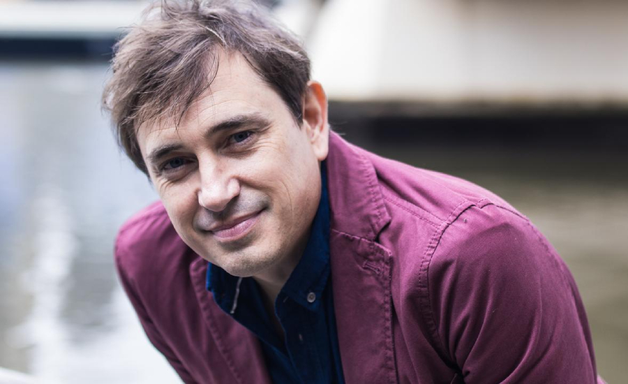homeless_ngo's tweet photo. Dalton goes national for homeless >> https://t.co/gyhtAiLuUv - Novelist Trent Dalton is about to embark on a national tour to raise awareness of homelessness. He was raised by a single Dad in public housing. #auspol #HomelessnessWeek2023 #TrentDalton #LolaInTheMirror https://t.co/YF7ubSFfQV