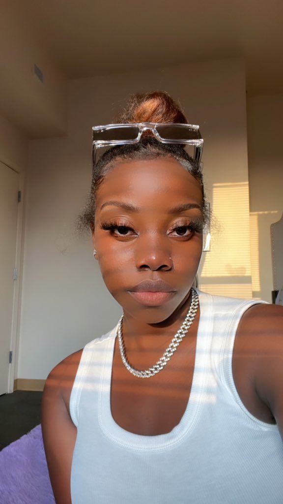 krisy1011's tweet photo. #WhosWhoofJSU
*Yannie 💜
*Senior 
*Elementary Ed (K-6) 🖍️
*Atlanta Ga ✨
*Insatiable Modeling Squad 🖤
*Blue S.T.R.E.A.K Mentor 💙
*Trio https://t.co/R2RGZTo6d6