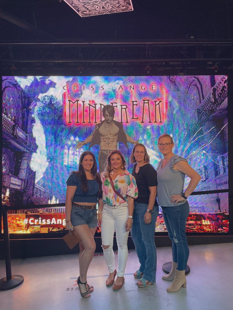 Julia_inez00's tweet photo. #crissAngelLIVE  excited is an understatement https://t.co/XxizO70hgY