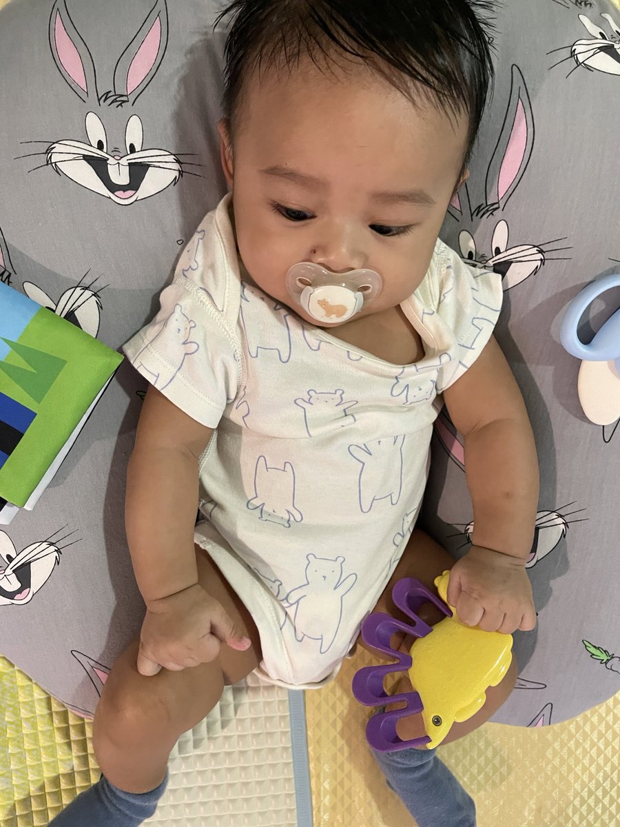 arzanayusuf's tweet photo. Caught him trying to take off his socks😌 #isaacdarius https://t.co/kIJCRDgxKv