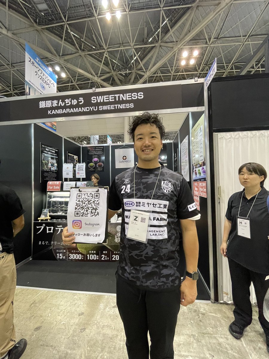 fc_violets's tweet image. ◢◤ 𝐴𝐶𝑇𝐼𝑉𝐼𝑇𝑌 𝑹𝑬𝑷𝑶𝑹𝑻 ◢◤
8月4日（金）、#SPORTEC2023 にスポンサーの #鎌原まんぢゅう 様が出展され、選手達をご招待いただきました。
プロテイン大福 #SWEETNESS を全国的にPRすることを目的にブースを出展。
選手4名が会場にお邪魔し、PRのお手伝いをさせていただきました。