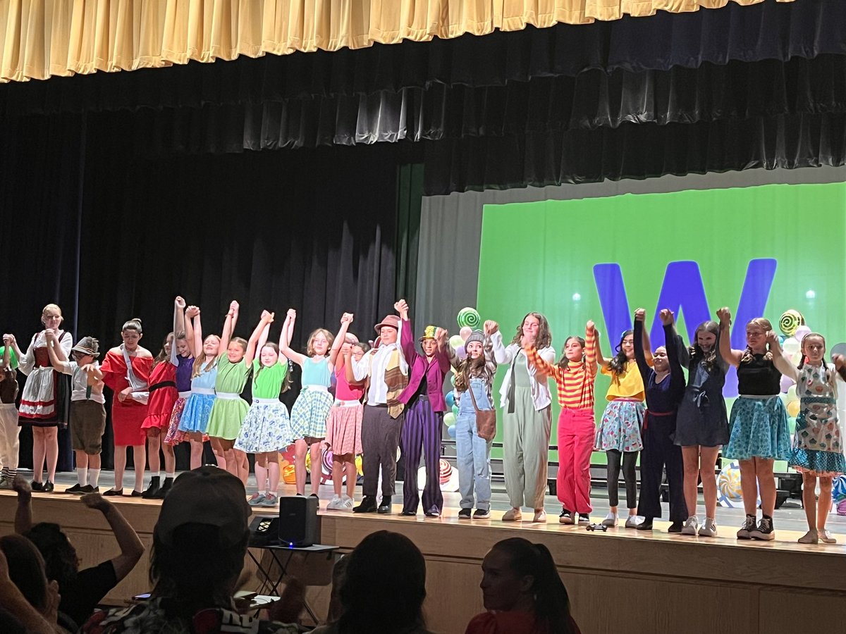 FulmarRdMusic's tweet photo. Proud of our Fulmar students, @FulmarsFinest, and all of the kids who performed tonight in Willy Wonka at MHS. Well done! Thank you @PutnamArts @MahopacLibrary @PiperTheater for supporting such a wonderful opportunity for kids and our community. 💕 https://t.co/QHRG77HM2o