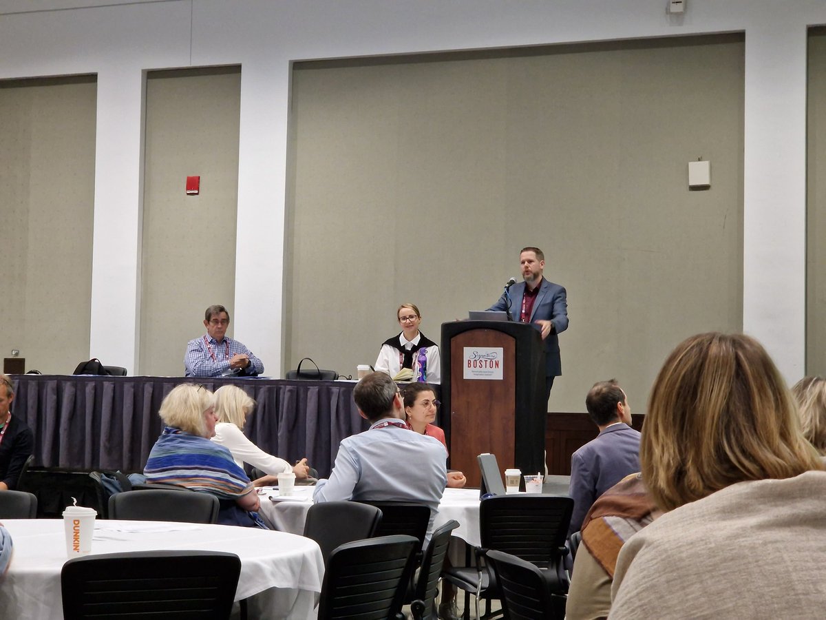 Bogers's tweet photo. We had a great PDW today with about 100 participants at #AOM2023 on Researching Open Innovation, including a reflection on 20 Years of Open Innovation by @HenryChesbrough, and several excellent roundtable discussions with expert facilitators. @AOMConnect @AgRadziwon @AOM_TIM https://t.co/SuLV7148Ps