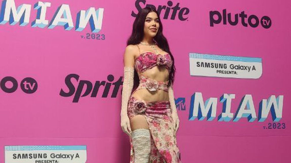 Kenia Os in the pink carpet of the MTVMIAW AWARDS 🩷✨🫧
•
KENIA OS EN LOS MIAW 
#PREMIOSMTVMIAW 2023