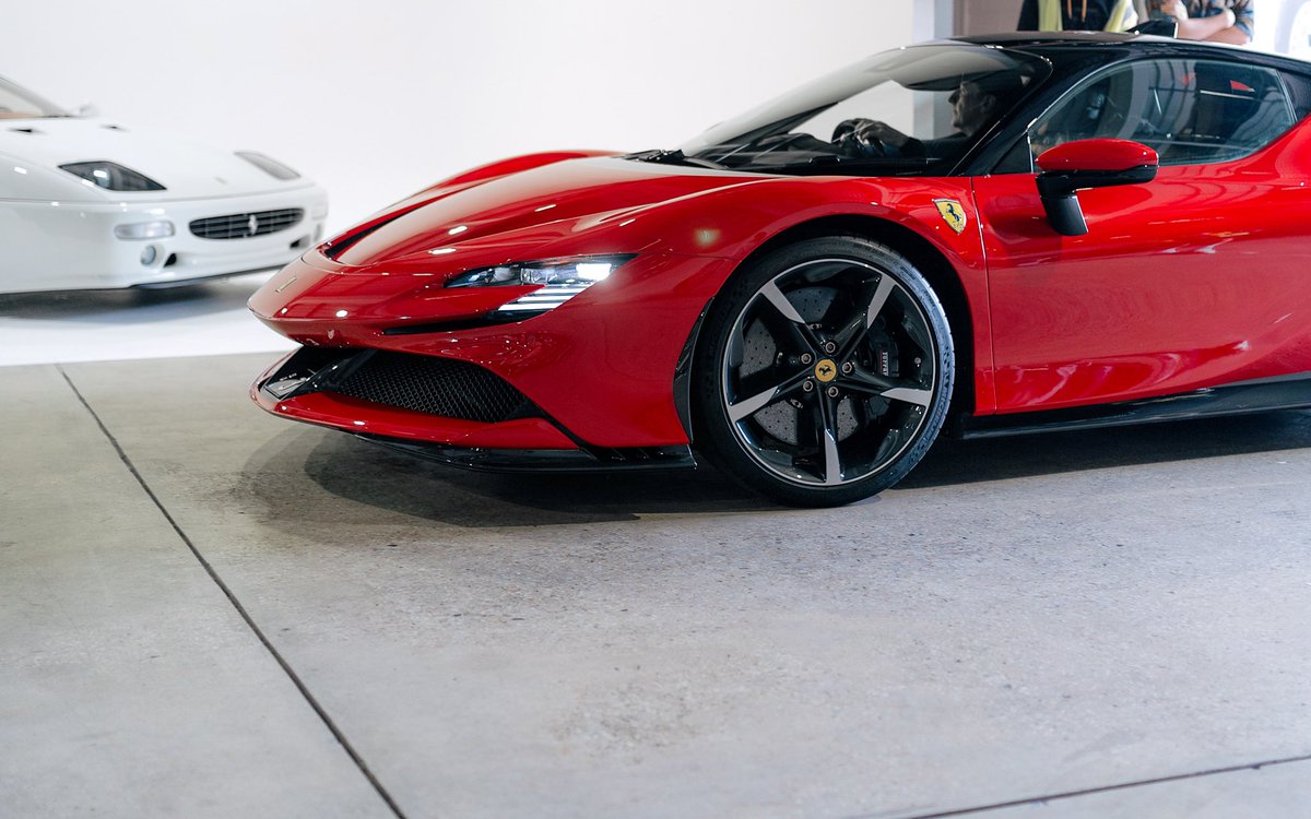 Some modern stuff in front of the lens for a change. 

<a href="/Ferrari/">Ferrari</a> <a href="/ScuderiaFerrari/">Scuderia Ferrari HP</a> #ferrari