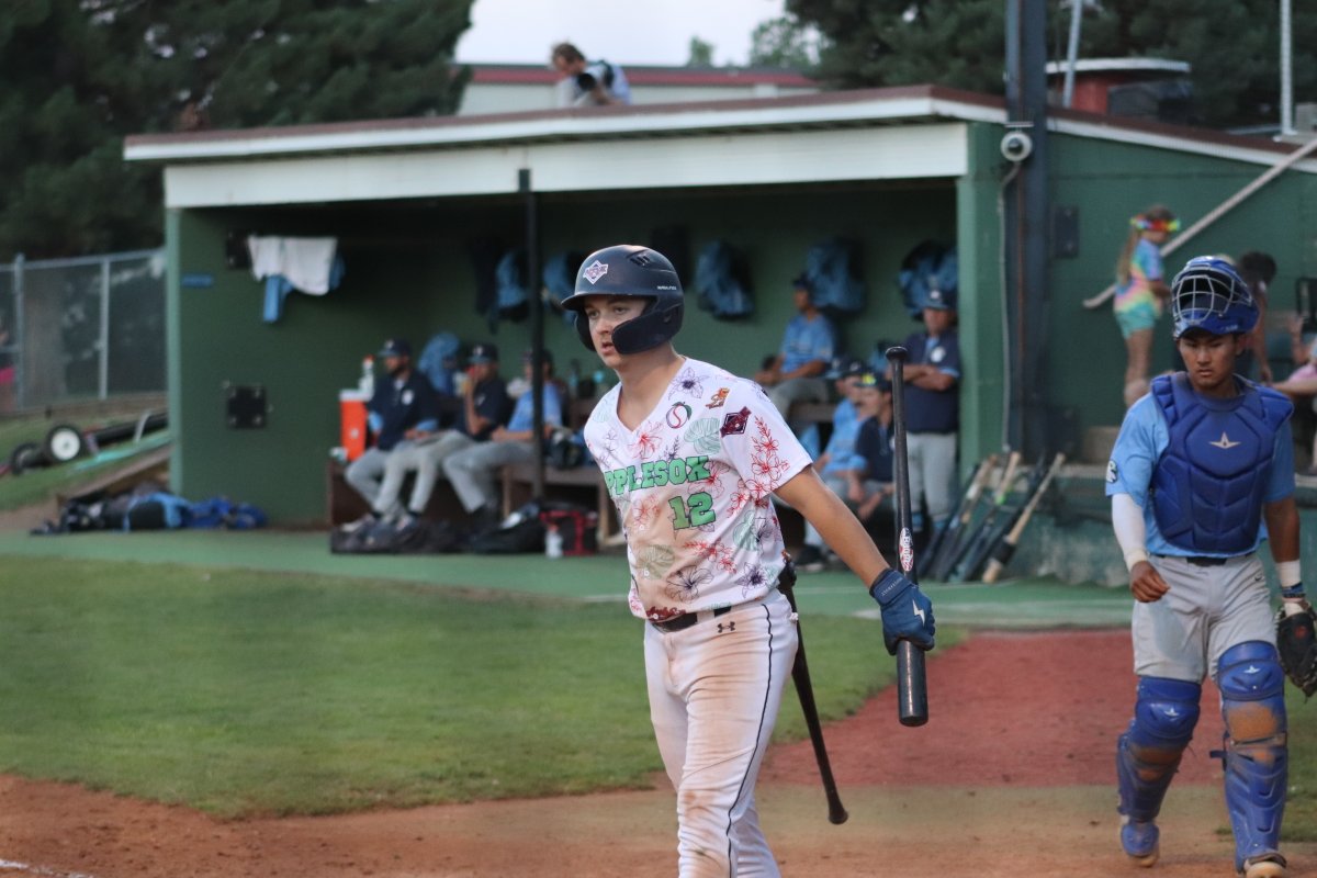 AppleSox's tweet photo. Mason Persons puts the AppleSox on the board first with a two-out RBI single in the second! #SoxAreHot https://t.co/dHtFSV7QtQ