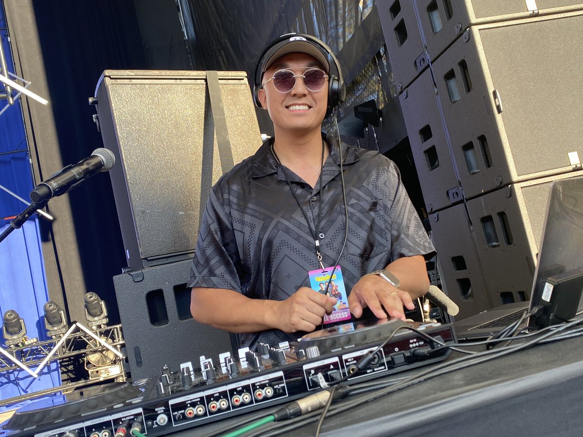 Wild949's tweet photo. .@DJPATRiXSF is on stage now at #WAZZMATAZZ! https://t.co/flOfhEvpFL
