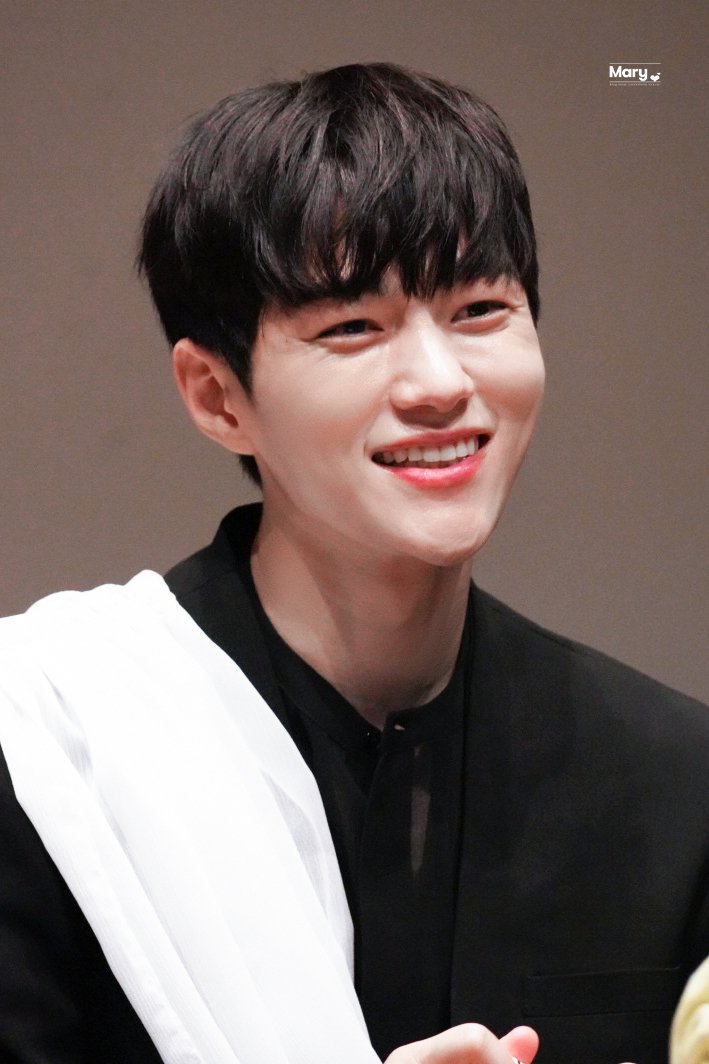 mymeisams's tweet photo. 230804 뮤직코리아 팬싸
팬바라보는 눈빛 실화?!
#김명수 #명수 #엘 #INFINITE #L https://t.co/YNyUY65aSe