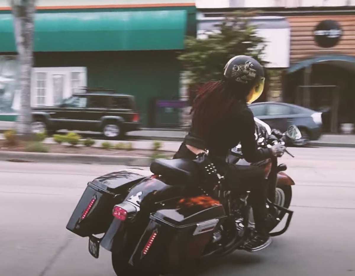 TripTheWire2020's tweet photo. A few people asked where the video for Anti-Love was filmed. Right here in WA, at the Mukilteo ferry area and Everett at Tony V's Garage. :)
https://t.co/537EjwkIUC https://t.co/wwQK6X3Gqs
